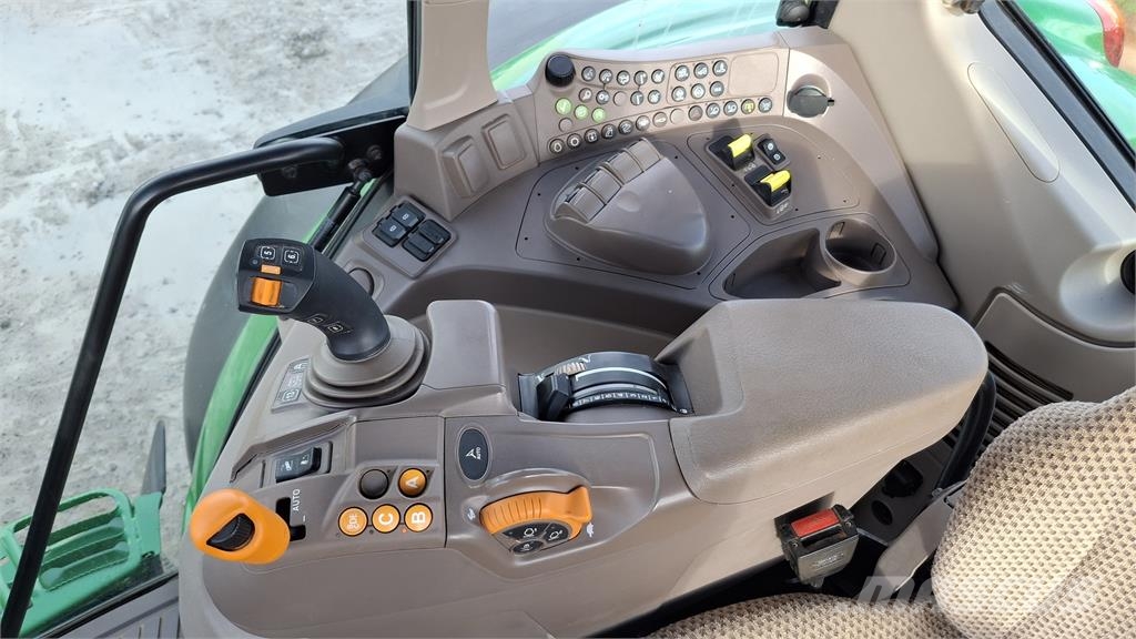 John Deere 6155M الجرارات