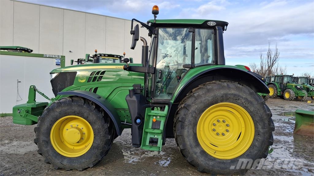 John Deere 6155M الجرارات