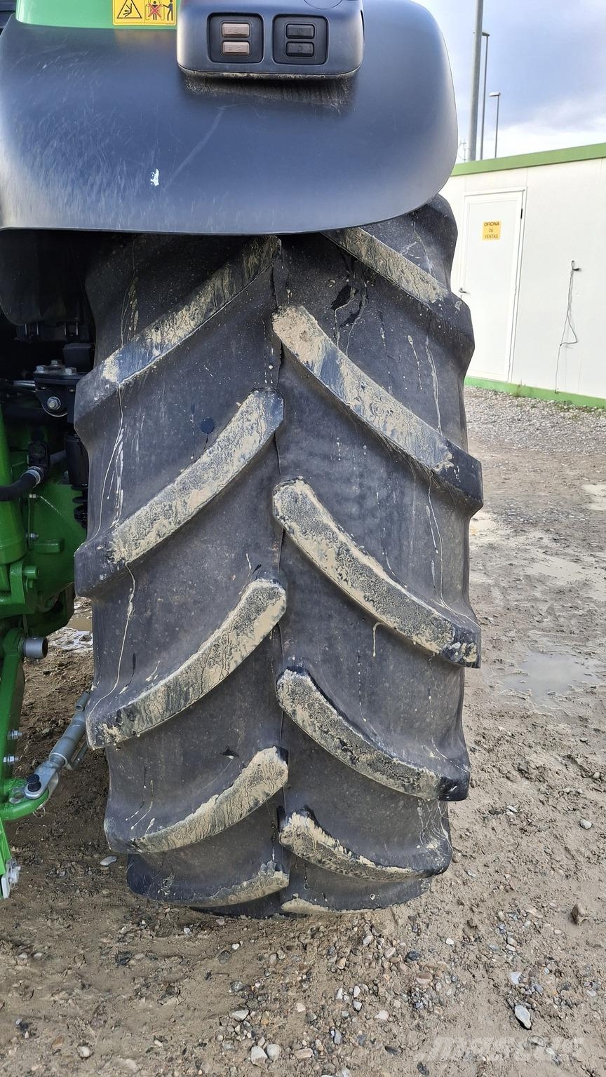 John Deere 6155M الجرارات