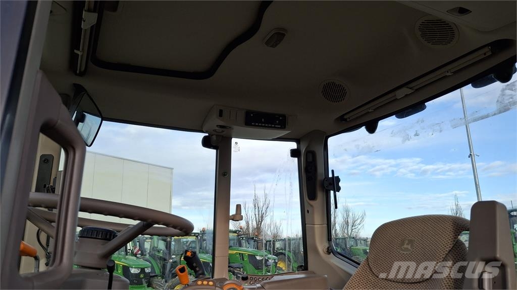 John Deere 6155M الجرارات
