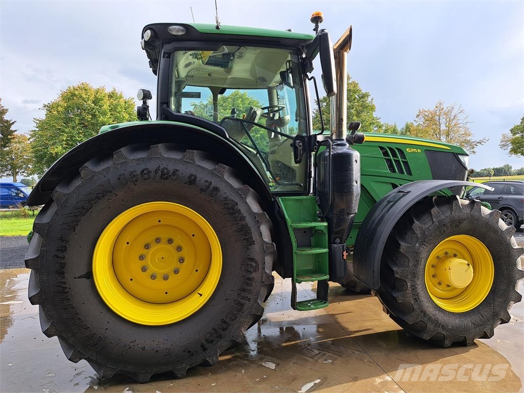 John Deere 6215R Traktori