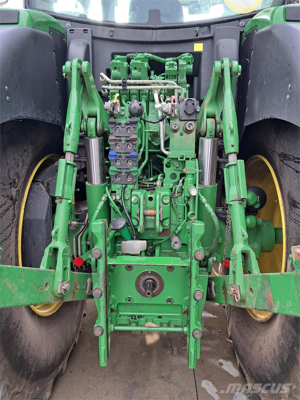 John Deere 6215R Traktori
