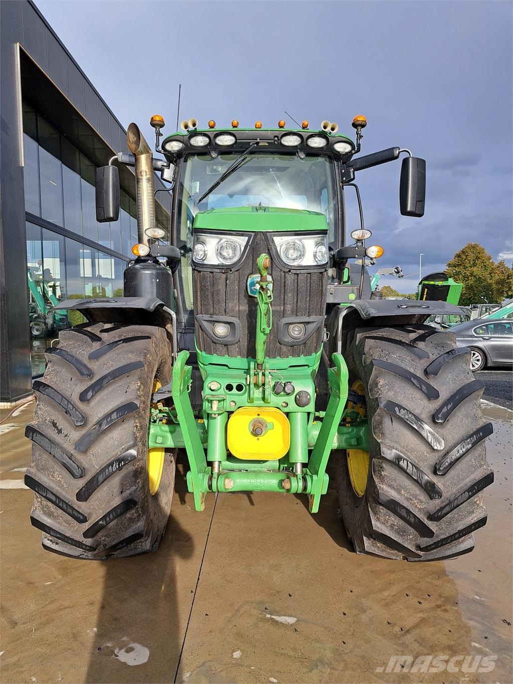 John Deere 6215R Traktori