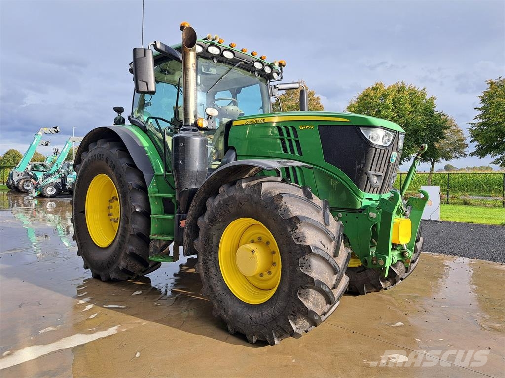 John Deere 6215R Traktori