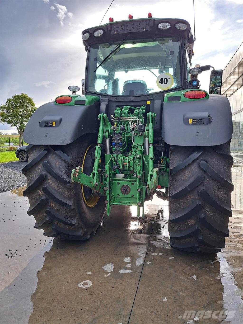 John Deere 6215R Traktori