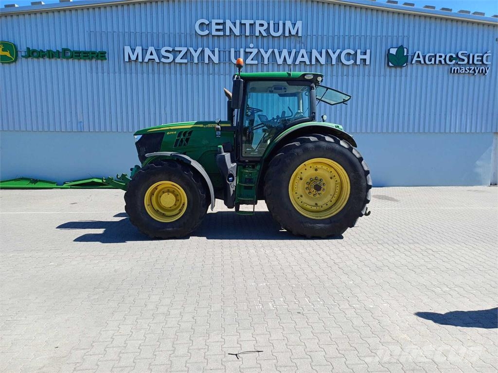 John Deere 6215R الجرارات