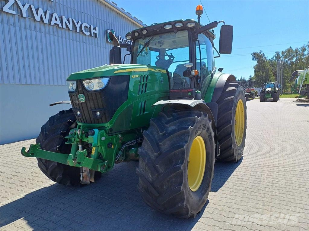 John Deere 6215R الجرارات