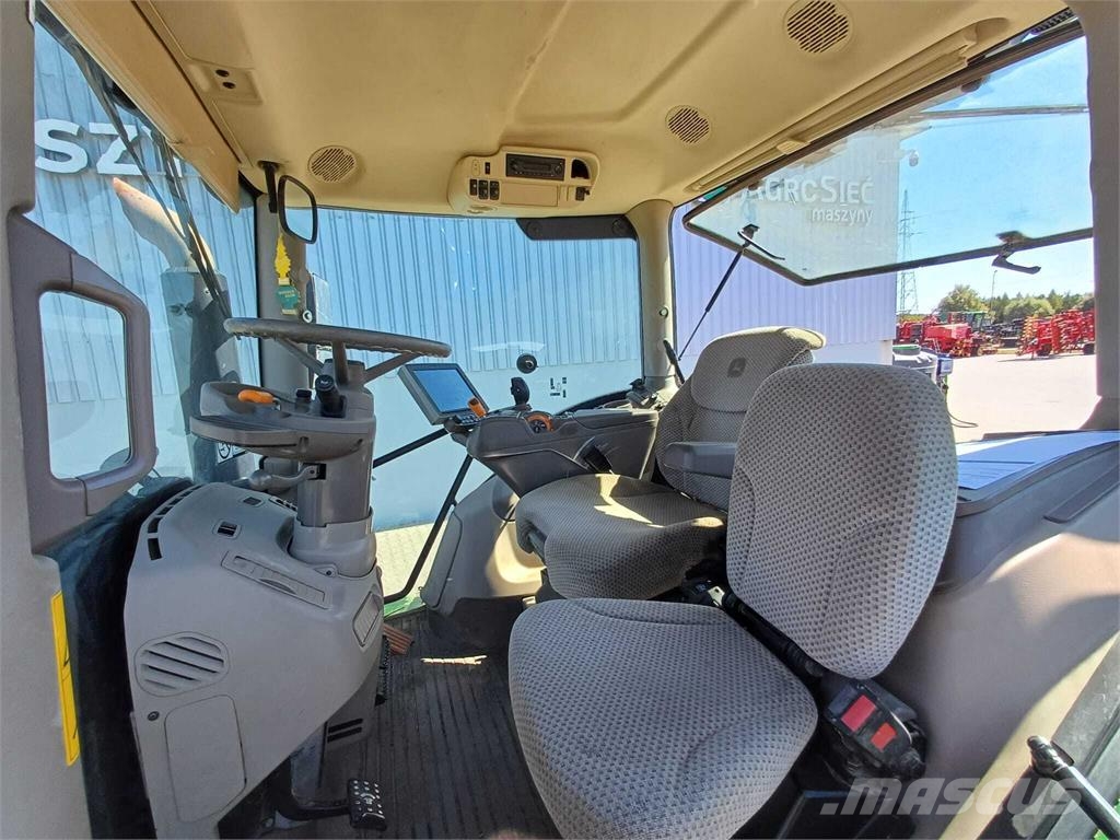 John Deere 6215R الجرارات