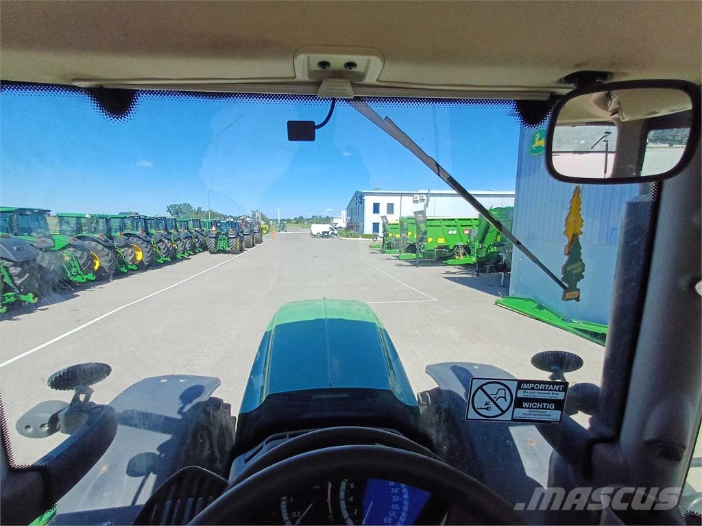 John Deere 6215R الجرارات