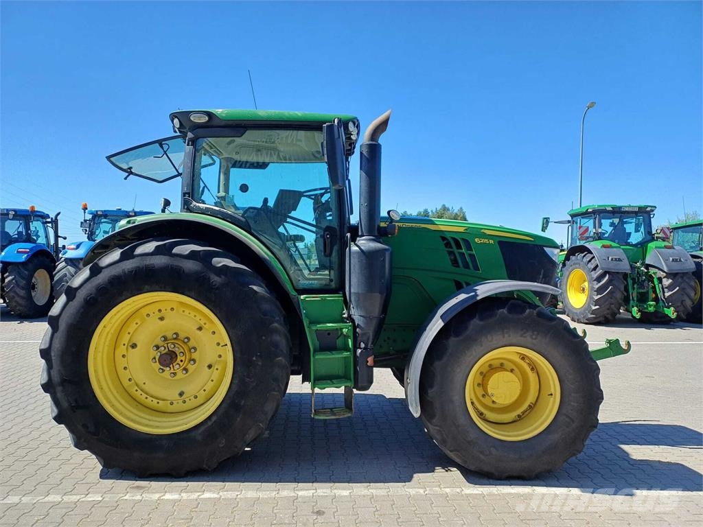 John Deere 6215R الجرارات