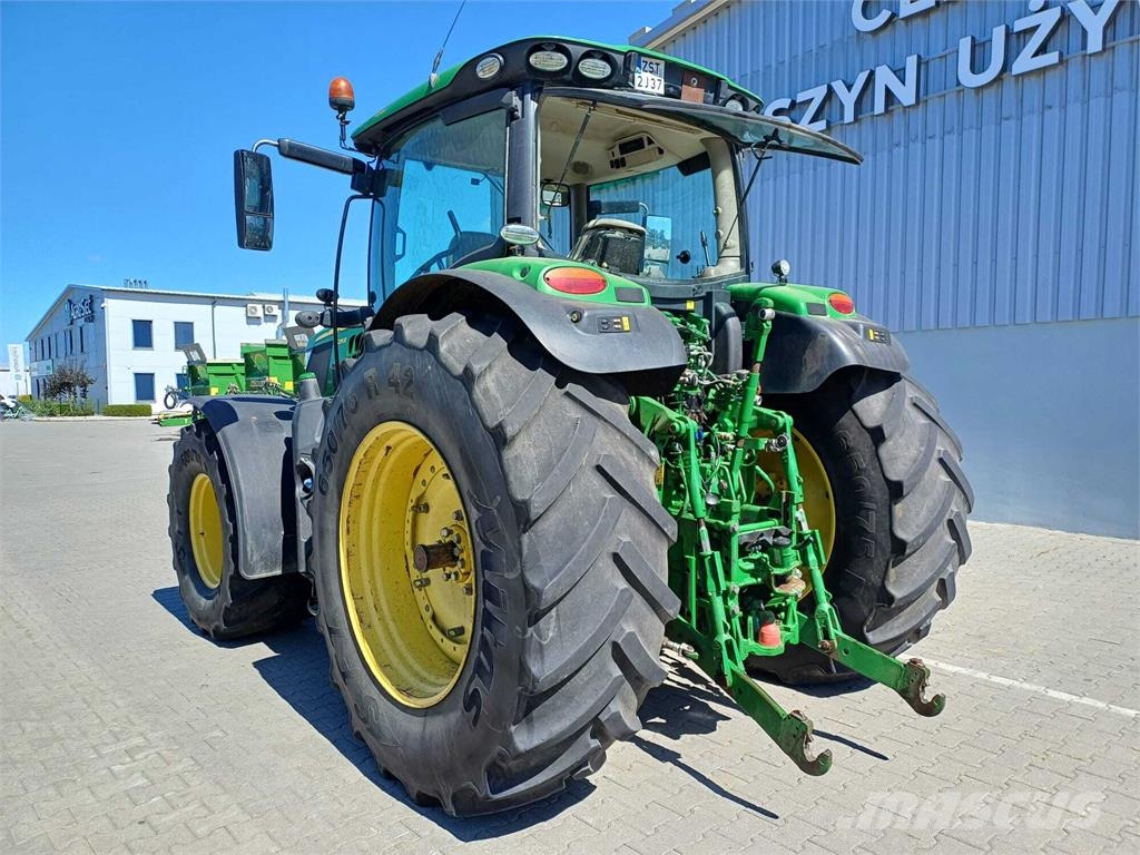 John Deere 6215R الجرارات