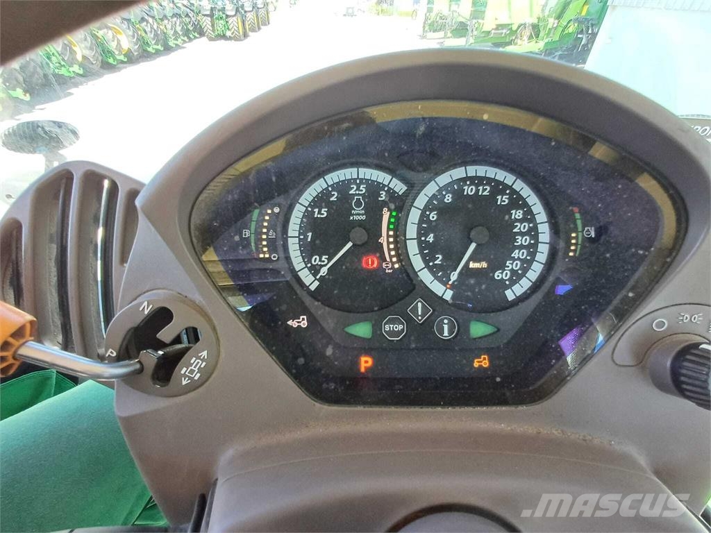 John Deere 6215R الجرارات