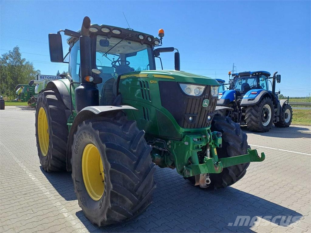 John Deere 6215R الجرارات