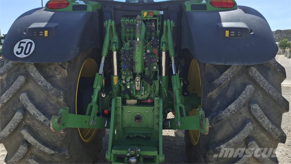 John Deere 6215R Traktori