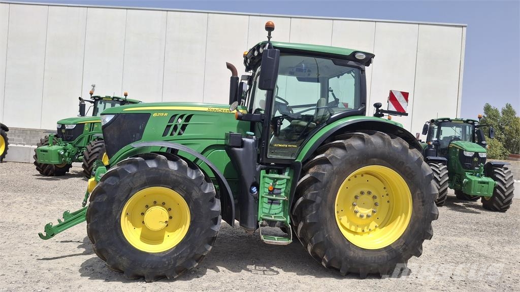John Deere 6215R Traktori