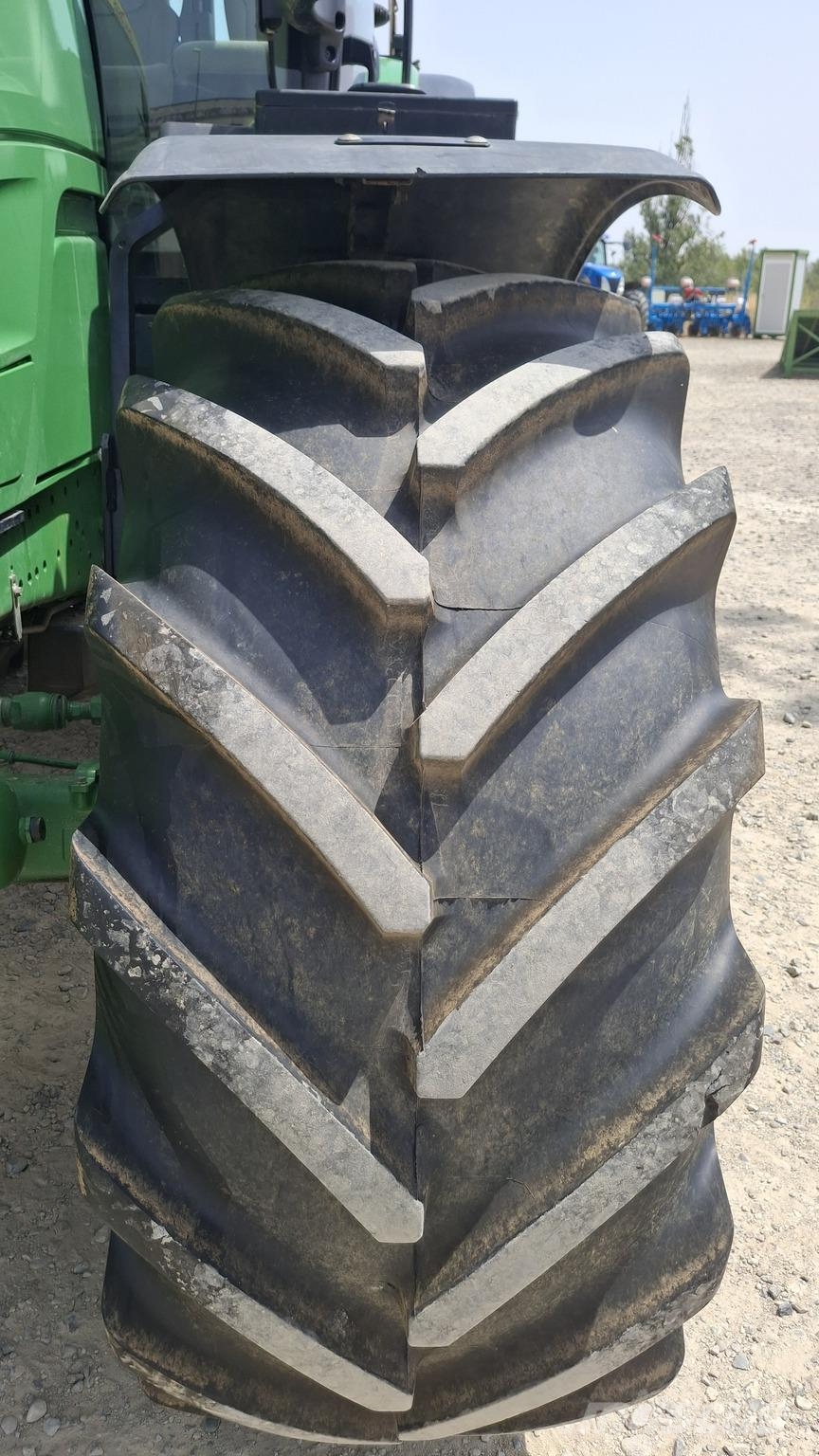 John Deere 6215R Traktori