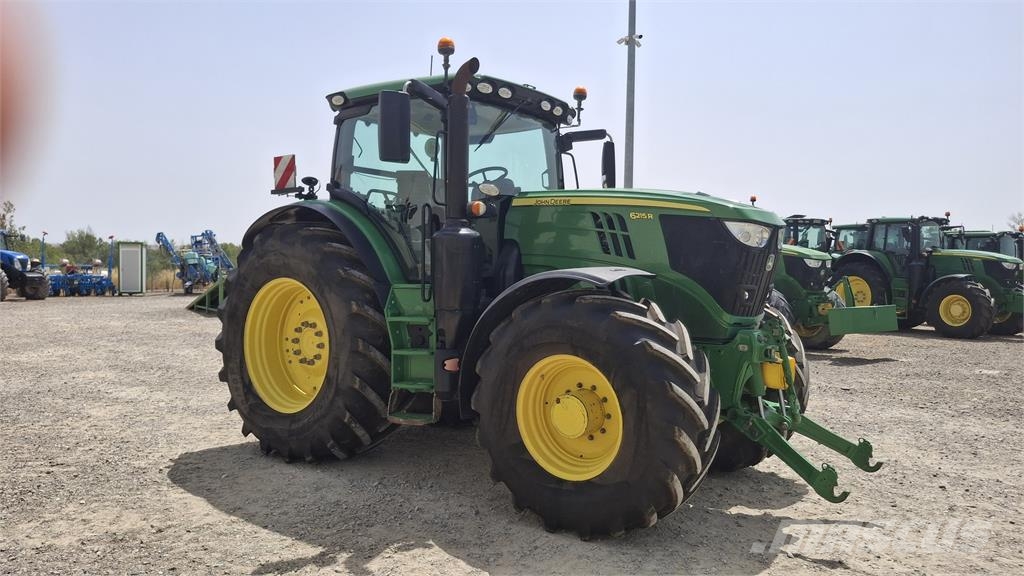 John Deere 6215R Traktori