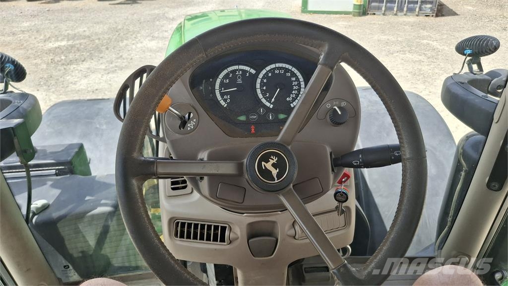 John Deere 6215R Traktori