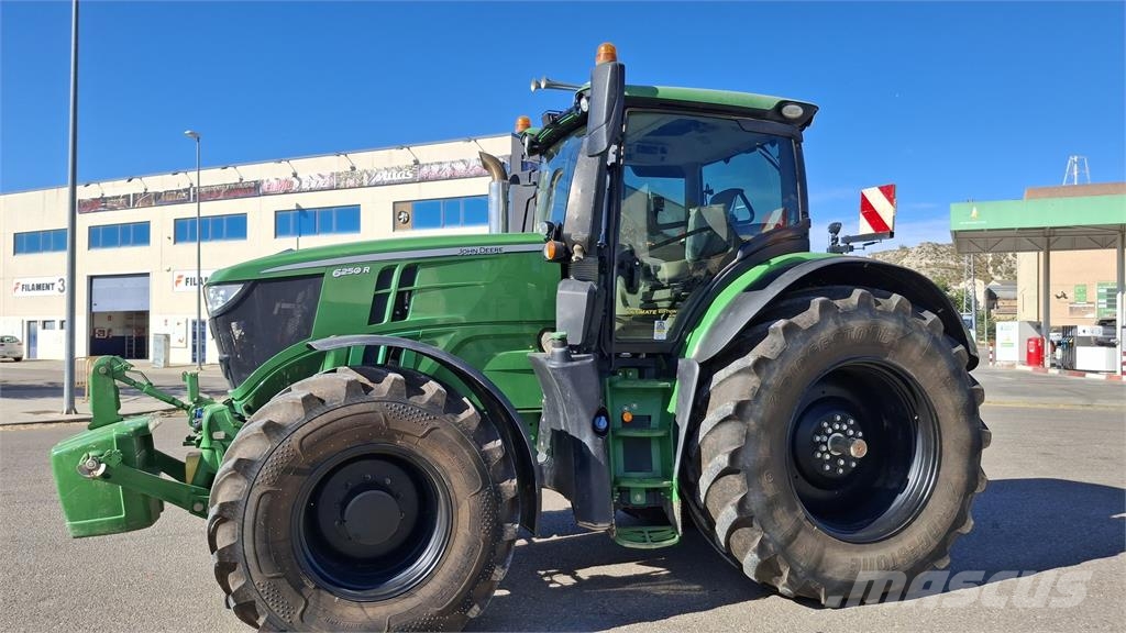 John Deere 6250R Traktoren