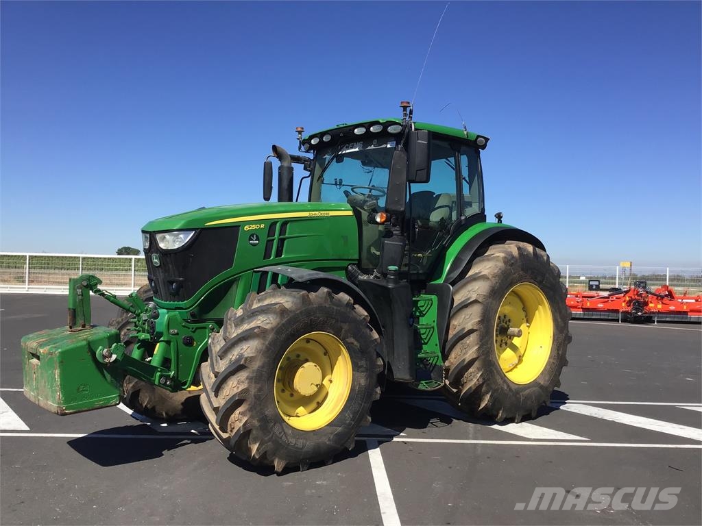 John Deere 6250R Traktori