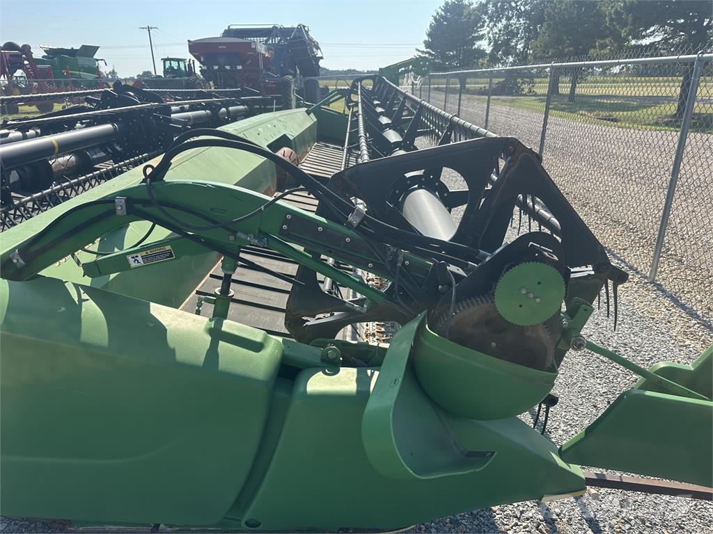 John Deere 635FD ملحقات الحصادات