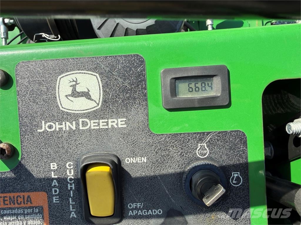 John Deere 652R ركوب الحشائش
