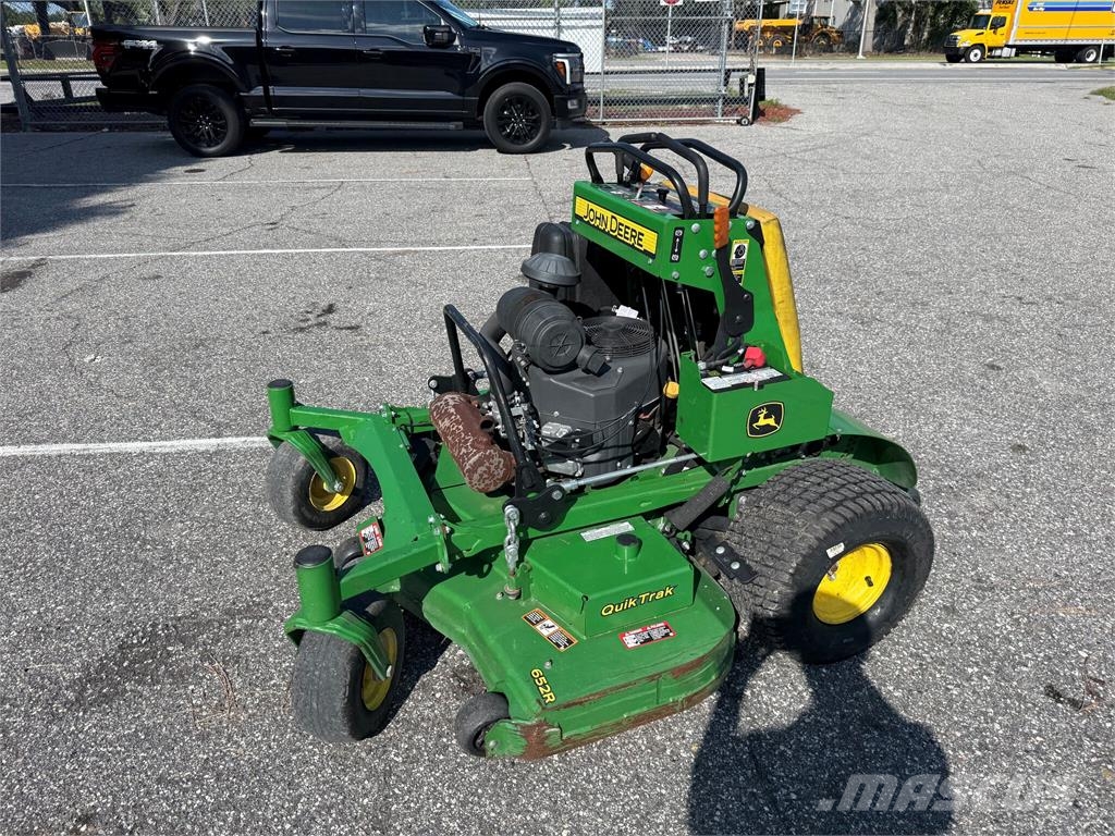 John Deere 652R ركوب الحشائش
