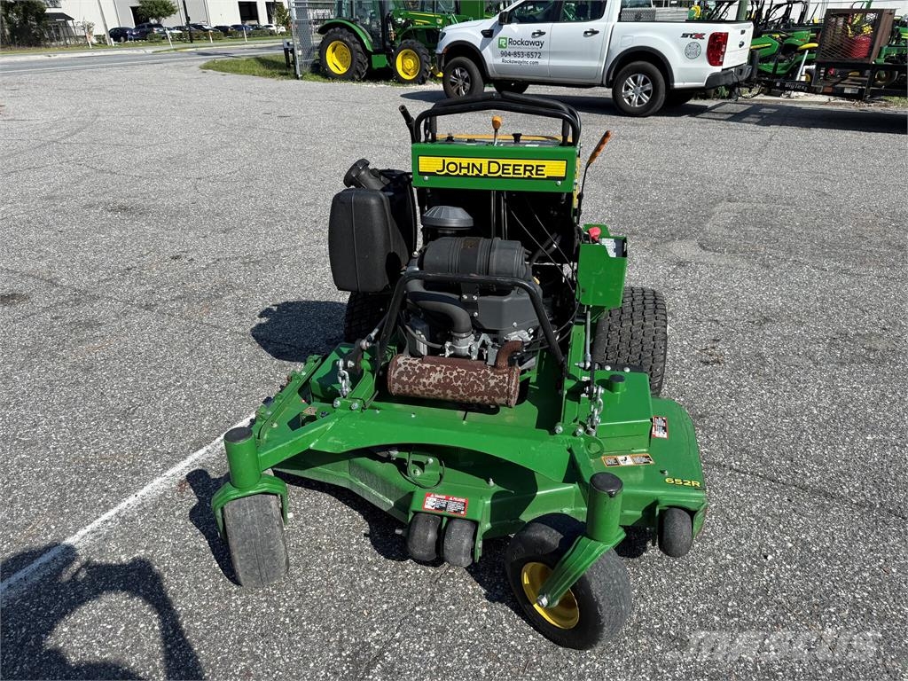 John Deere 652R ركوب الحشائش