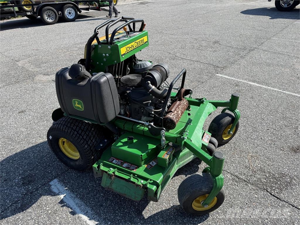 John Deere 652R ركوب الحشائش