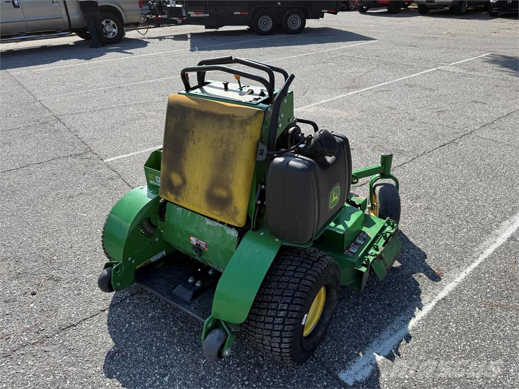 John Deere 652R ركوب الحشائش