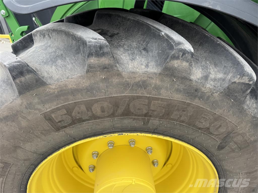 John Deere 6M165 Traktori