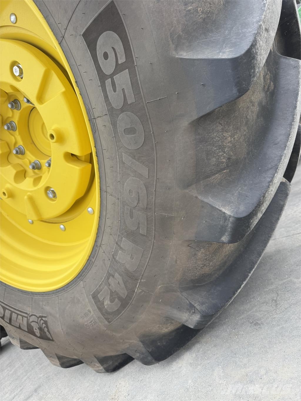 John Deere 6M165 Traktori