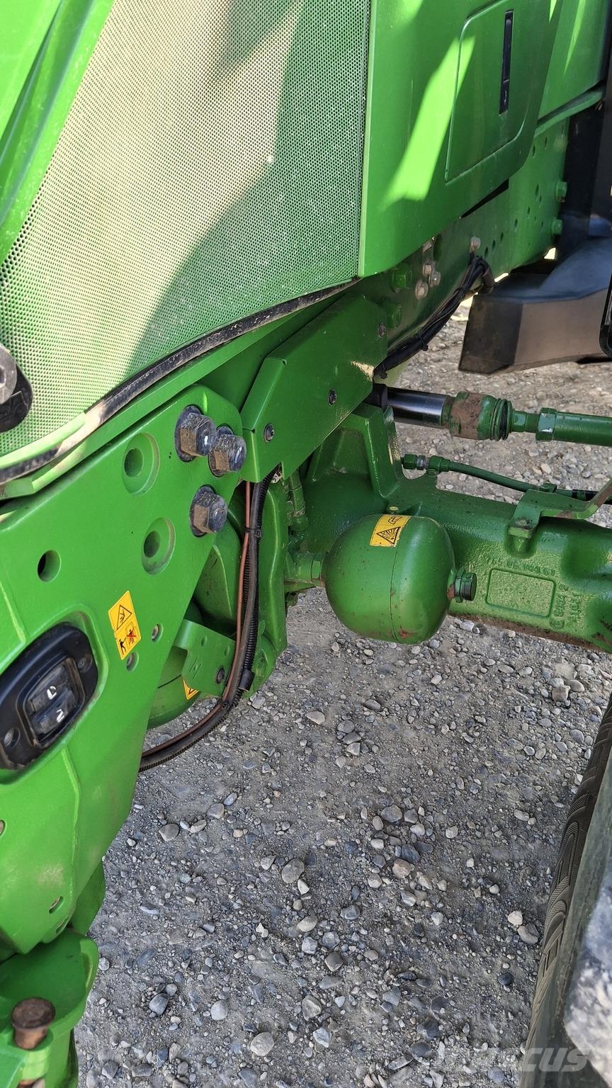 John Deere 6R 215 الجرارات