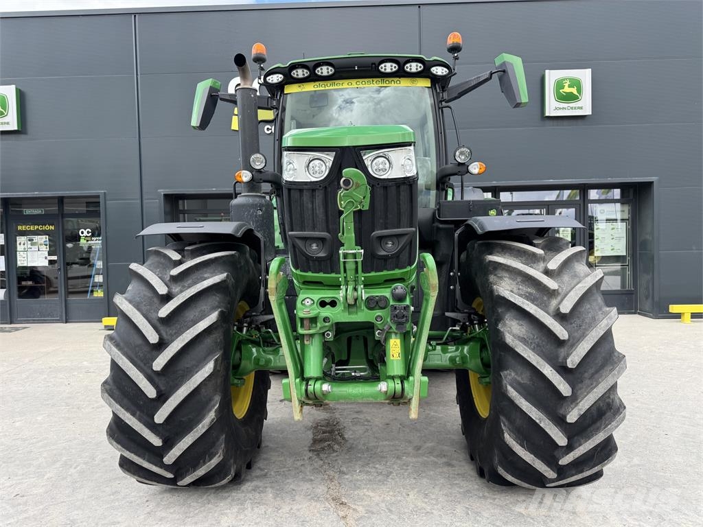 John Deere 6R 215 الجرارات
