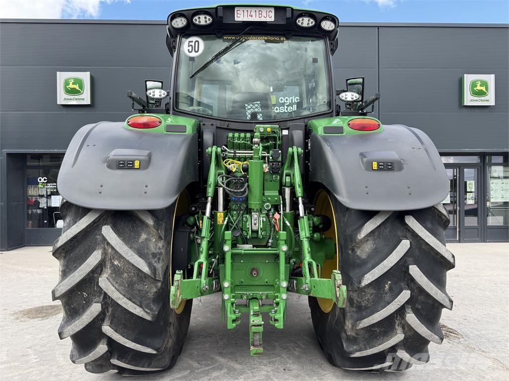 John Deere 6R 215 الجرارات