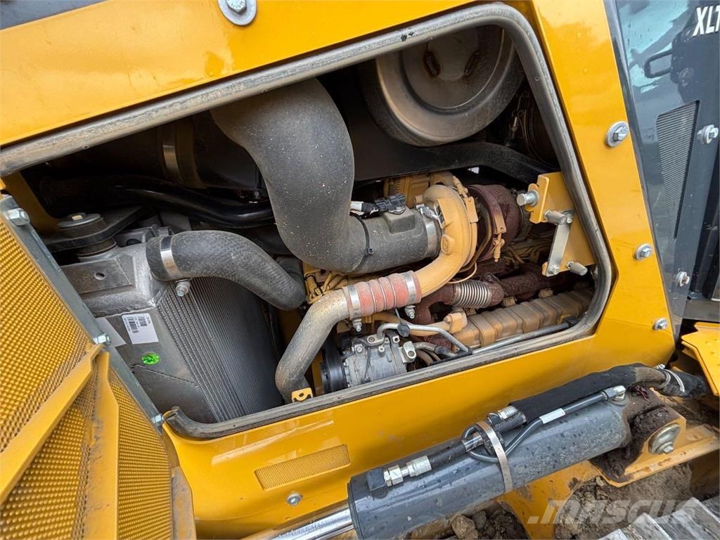 John Deere 700L XLT Buldožeri guseničari