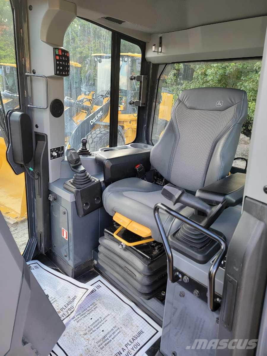 John Deere 700L XLT بلدوزرات مجنزرة