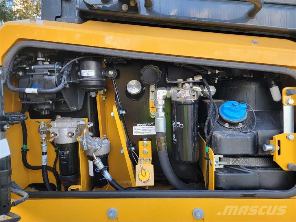 John Deere 700L XLT بلدوزرات مجنزرة