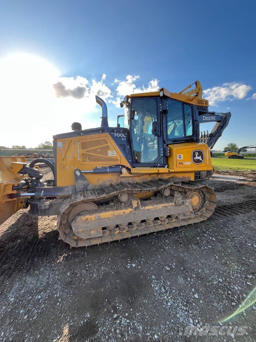 John Deere 700L XLT بلدوزرات مجنزرة