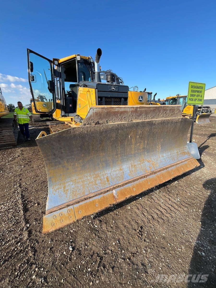 John Deere 700L XLT بلدوزرات مجنزرة