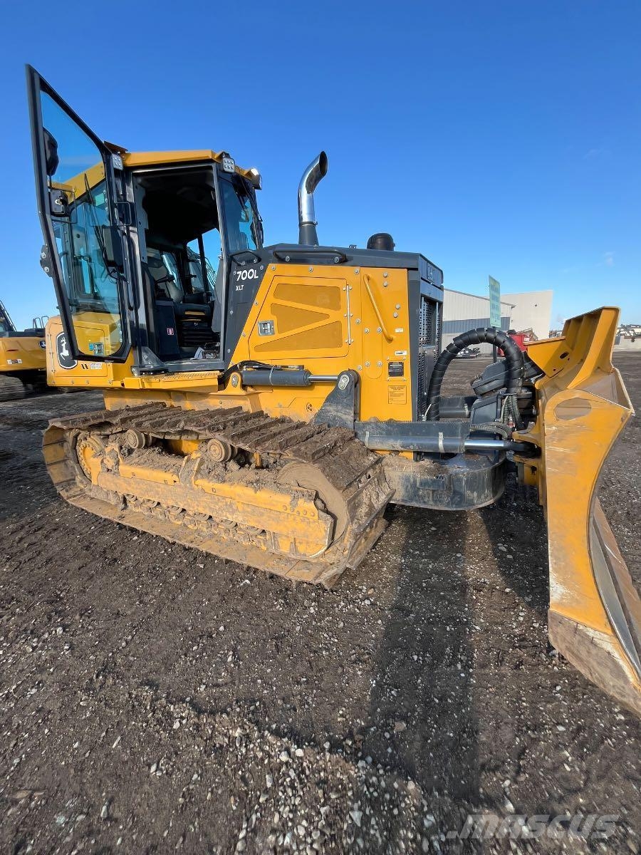 John Deere 700L XLT بلدوزرات مجنزرة