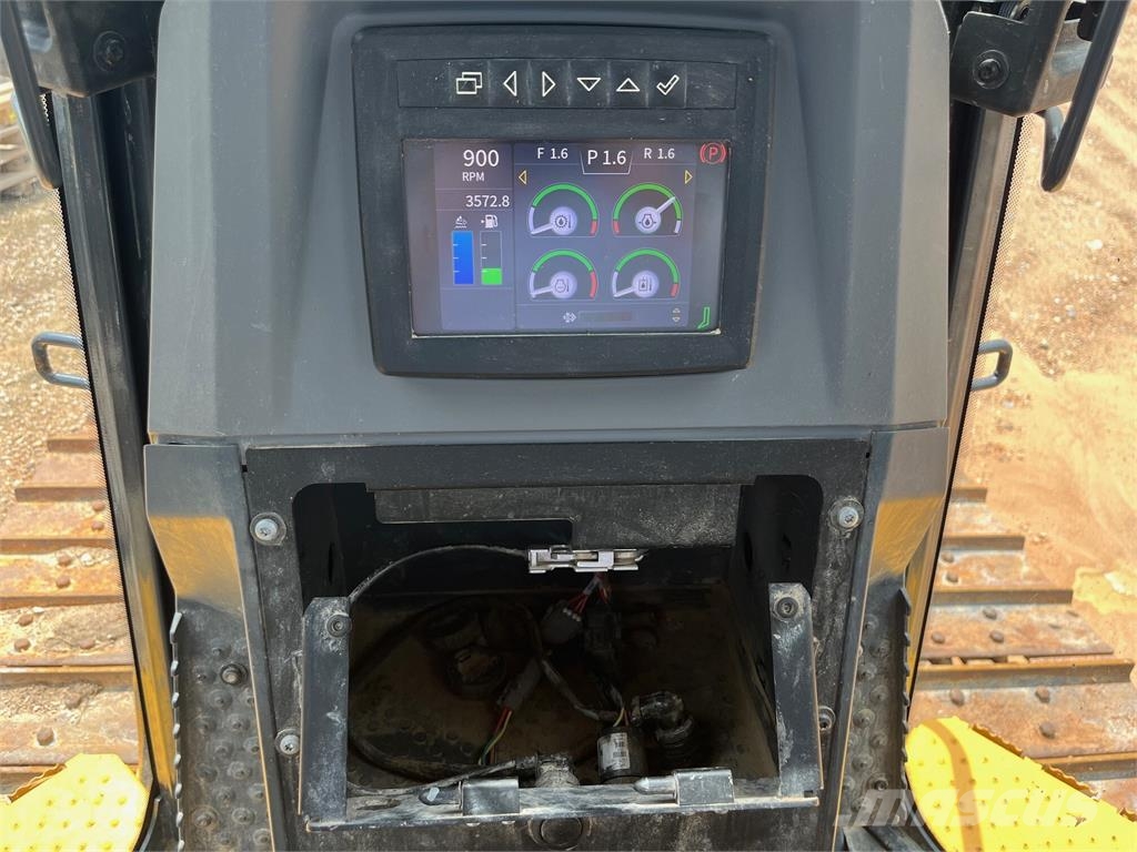 John Deere 700L بلدوزرات مجنزرة