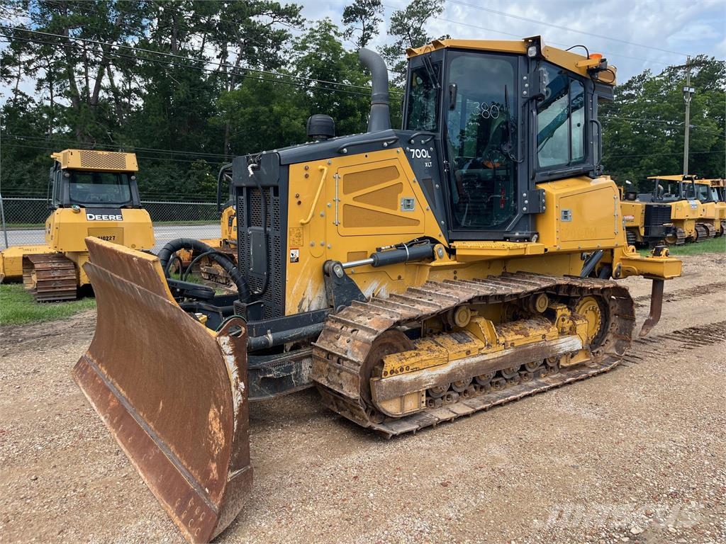 John Deere 700L بلدوزرات مجنزرة