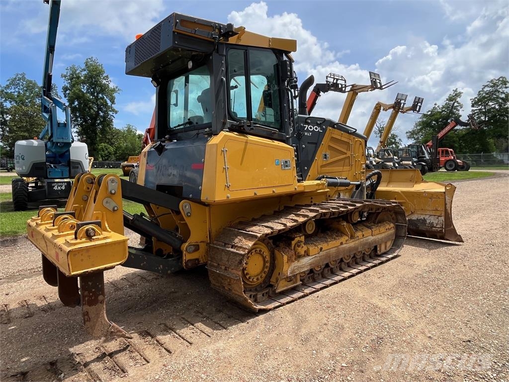 John Deere 700L بلدوزرات مجنزرة