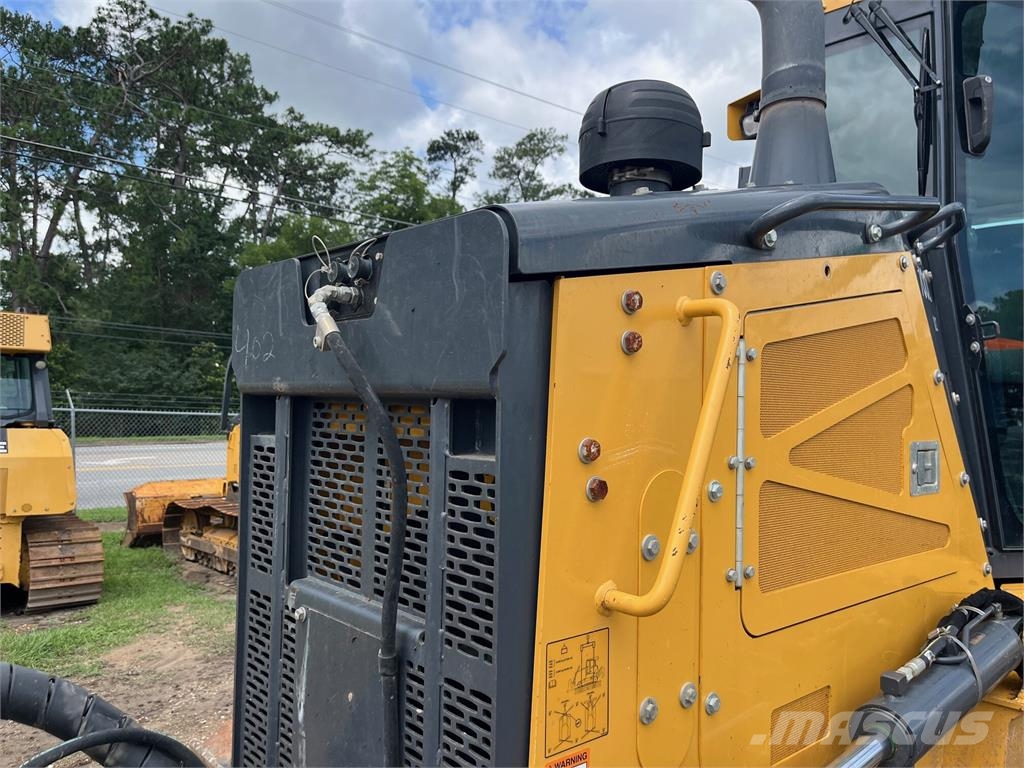 John Deere 700L بلدوزرات مجنزرة