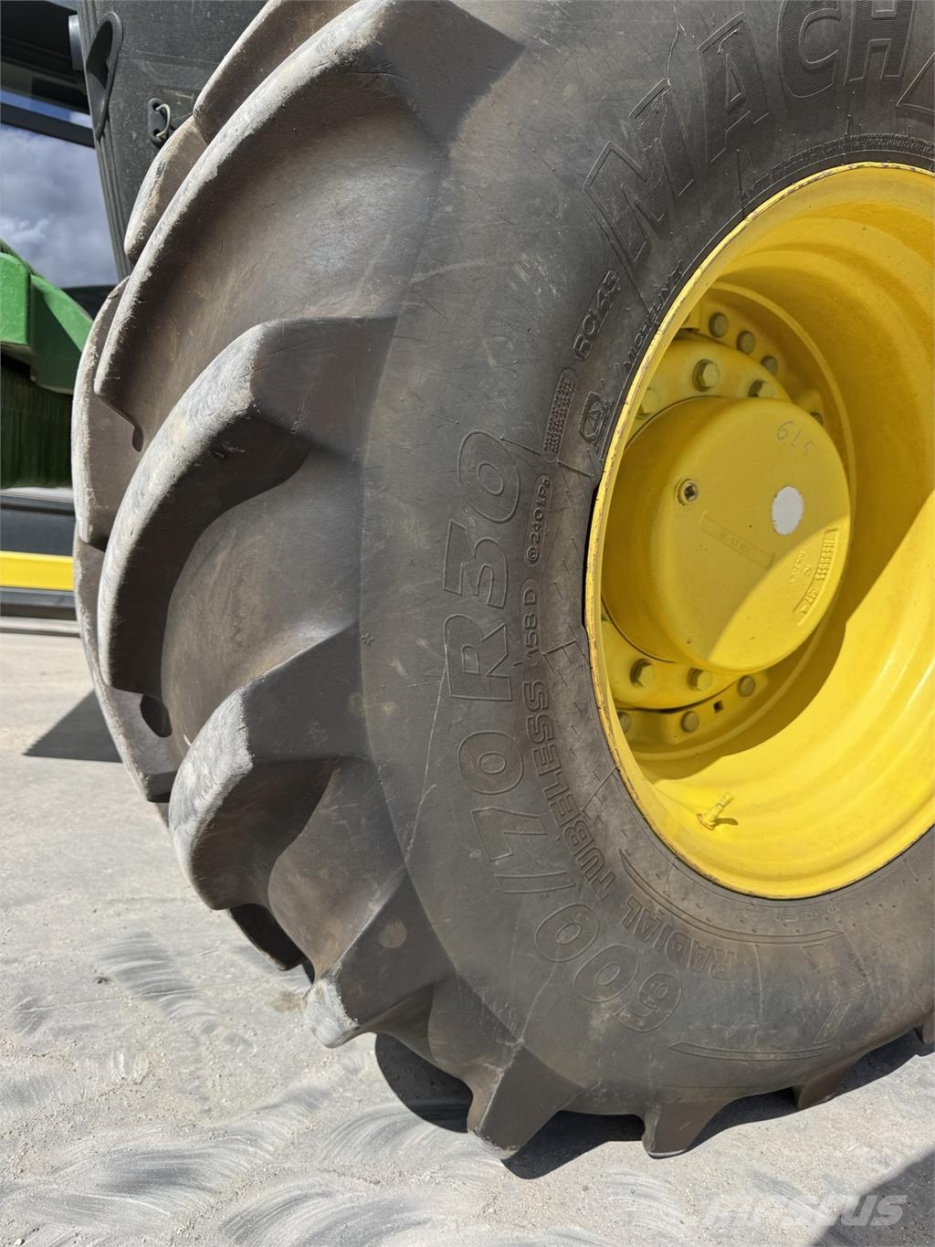 John Deere 7200R Tractors