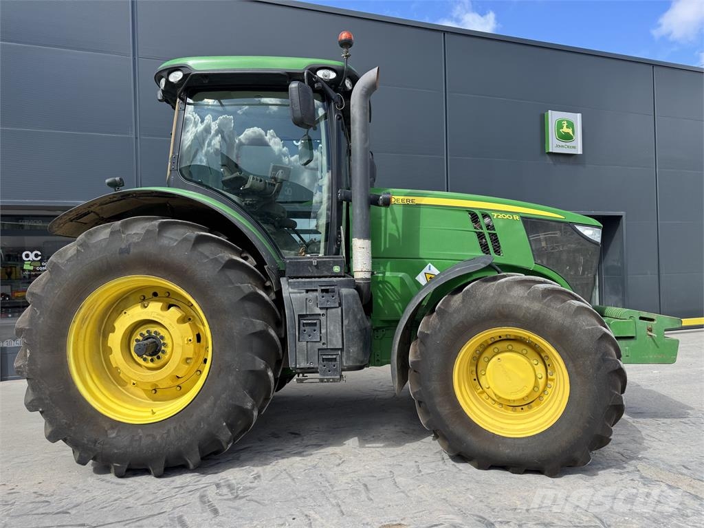 John Deere 7200R Tractors