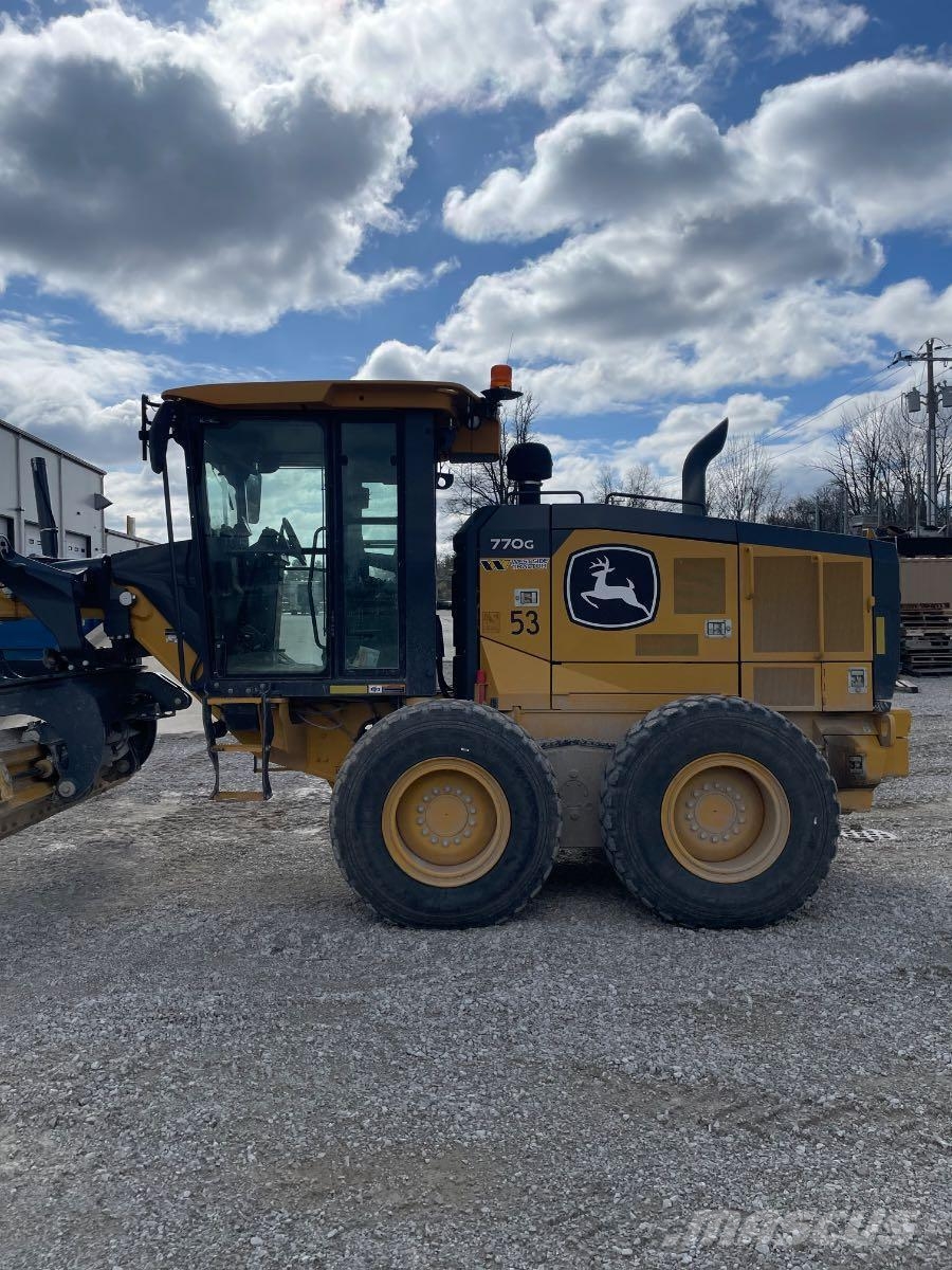 John Deere 770G Väghyvlar