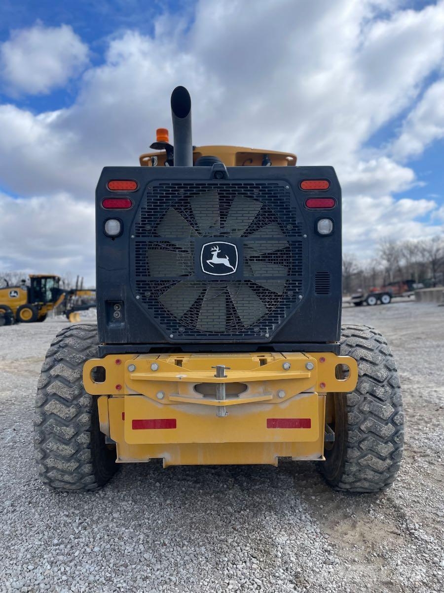 John Deere 770G Väghyvlar