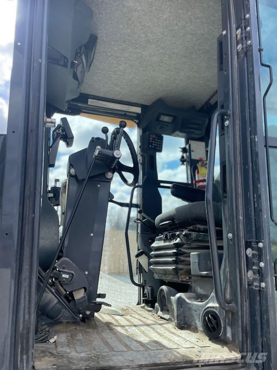 John Deere 770G Väghyvlar